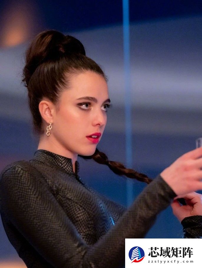 死亡搁浅玛玛演员新片美艳造型曝光
