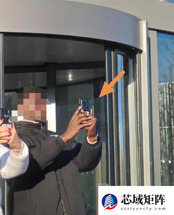 小米17 Ultra真机曝光：三摄新设计、骁龙8至尊版首发