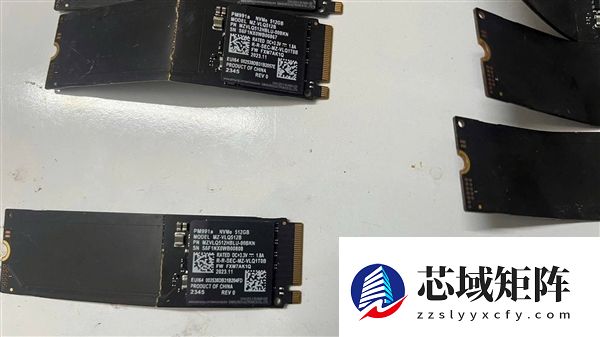 10岁熊孩子掰断老爹50块三星M.2 SSD！价值1亿越南盾