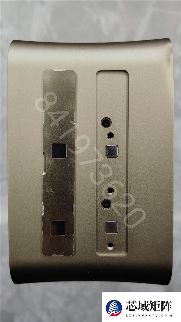 Titan Ada巨卡原型现身：48GB显存、四插槽、900W供电