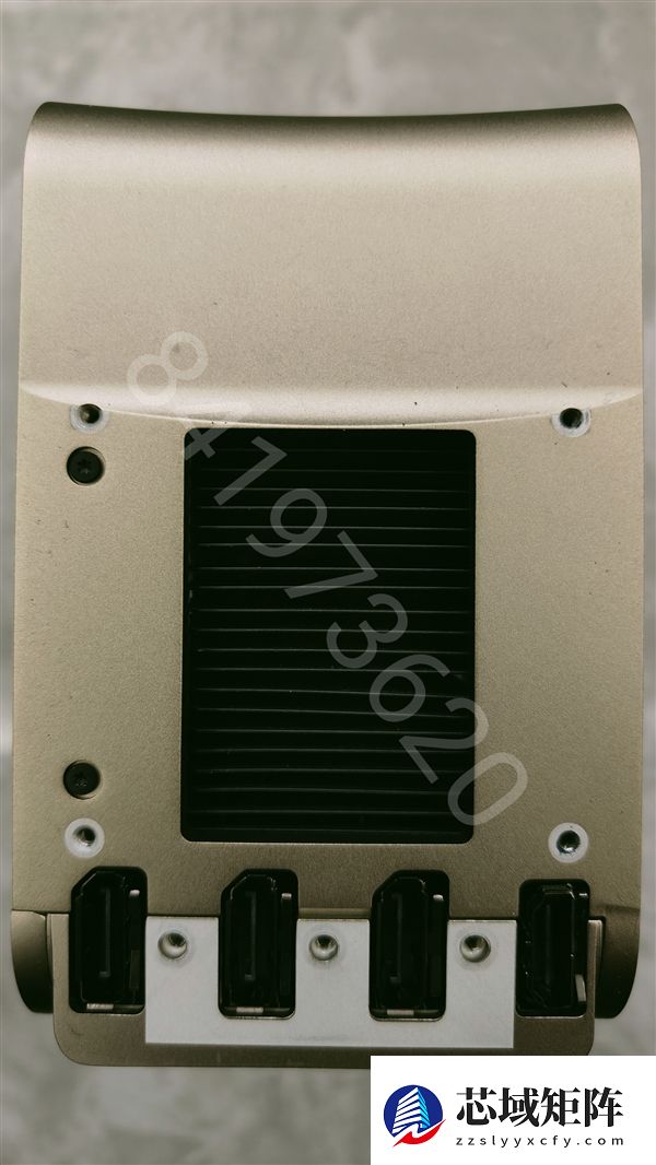 Titan Ada巨卡原型现身：48GB显存、四插槽、900W供电