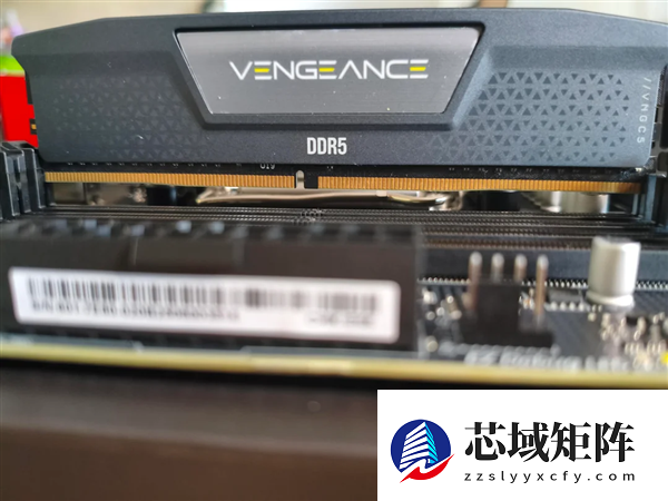 消费者被坑惨！亚马逊官方买DDR5：竟然是穿马甲的DDR4