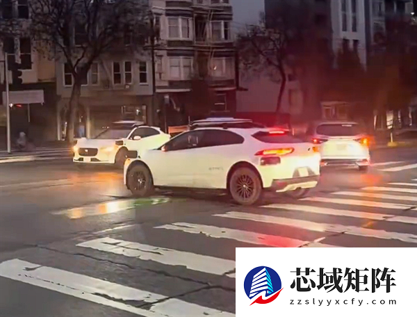  Waymo自动驾驶出现史诗级丑闻 博主：特斯拉FSD实测不会卡死