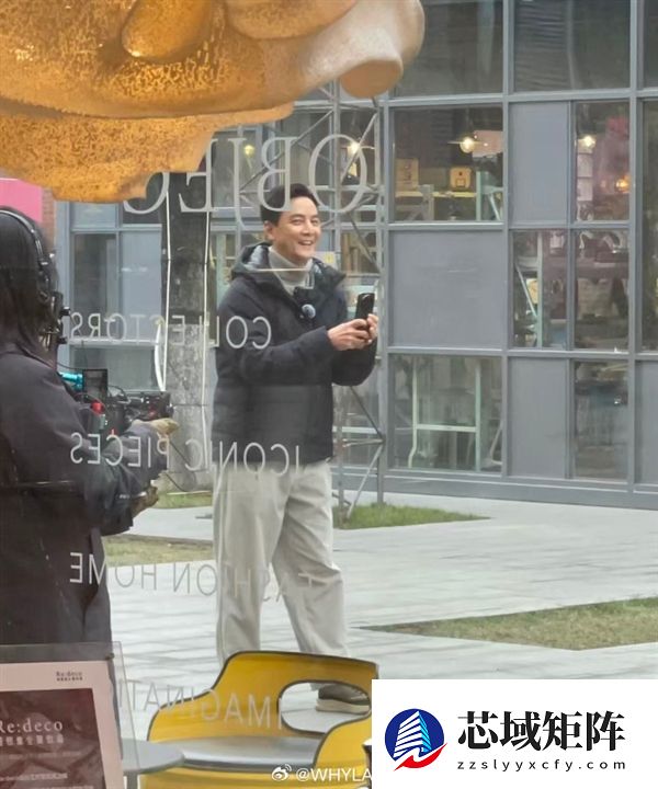 吴彦祖手持小米17 Ultra现身！