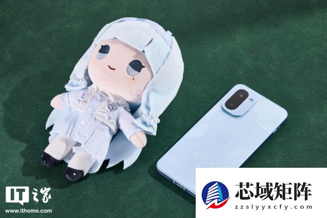 3699 元一加 Ace 6T《原神》神里绫华定制机今日首销，赠“周边大礼包”手提箱礼盒