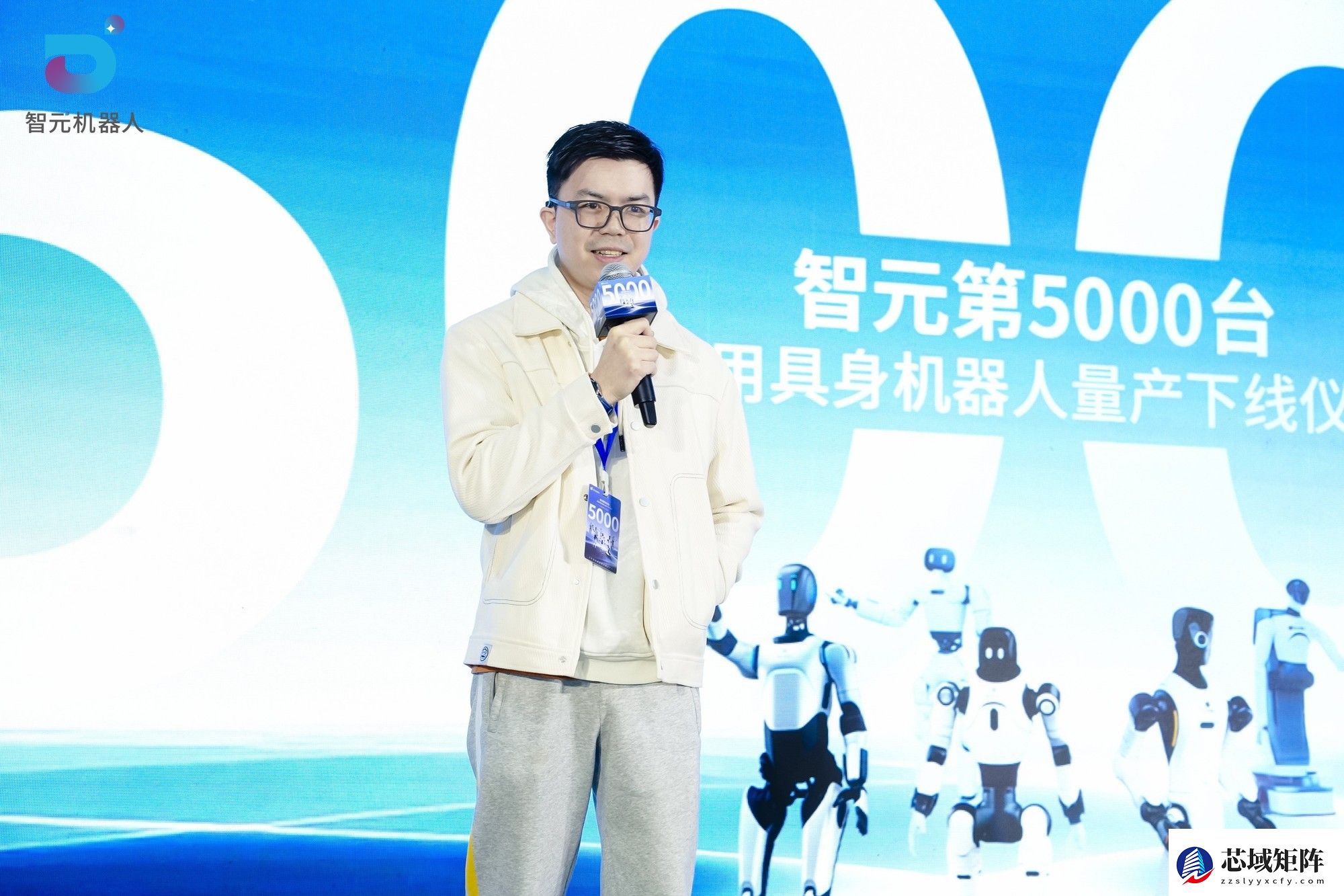 智元第5000台通用具身机器人量产下线，灵犀X2交付黄晓明工作室