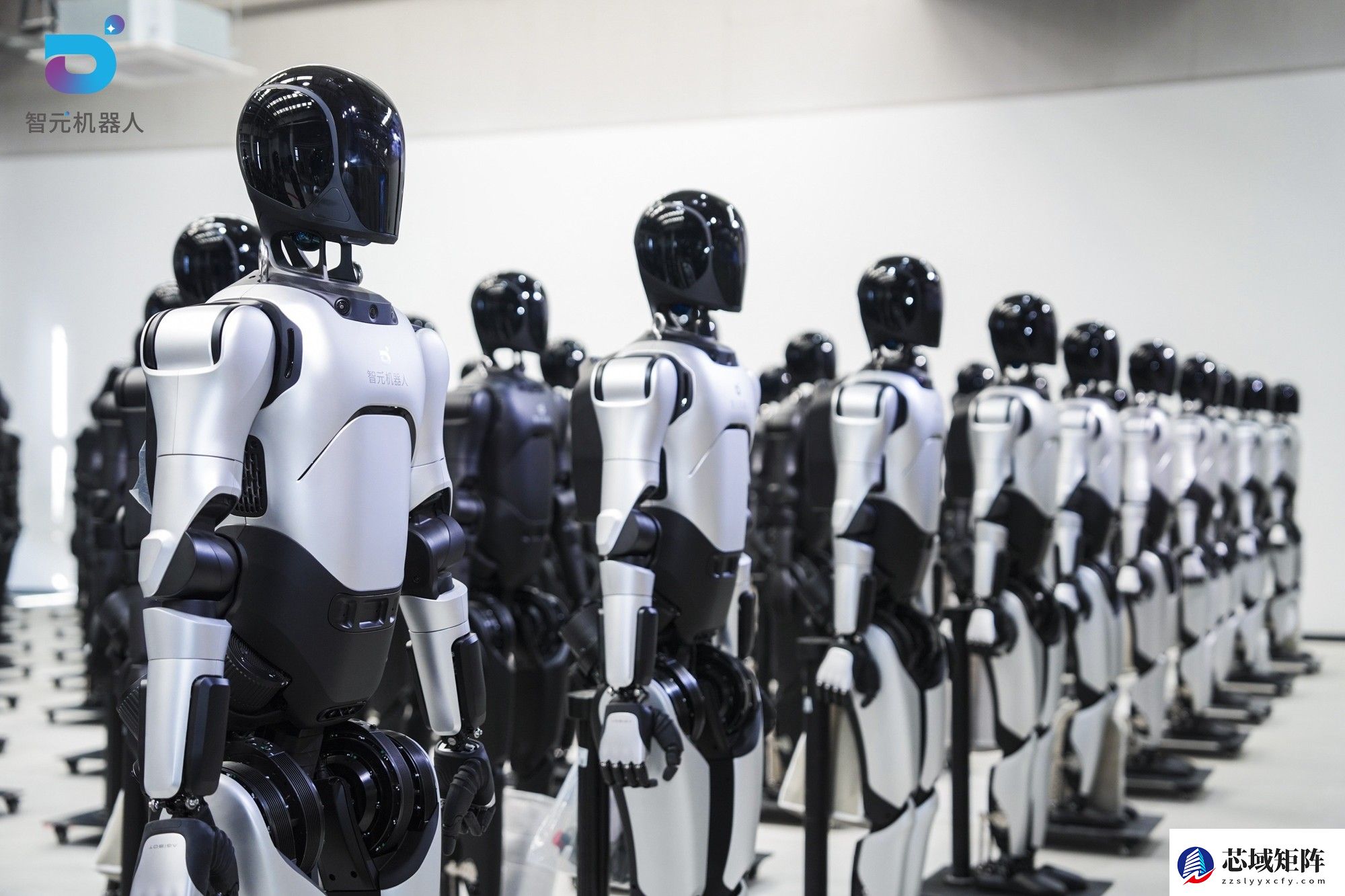 智元第5000台通用具身机器人量产下线，灵犀X2交付黄晓明工作室