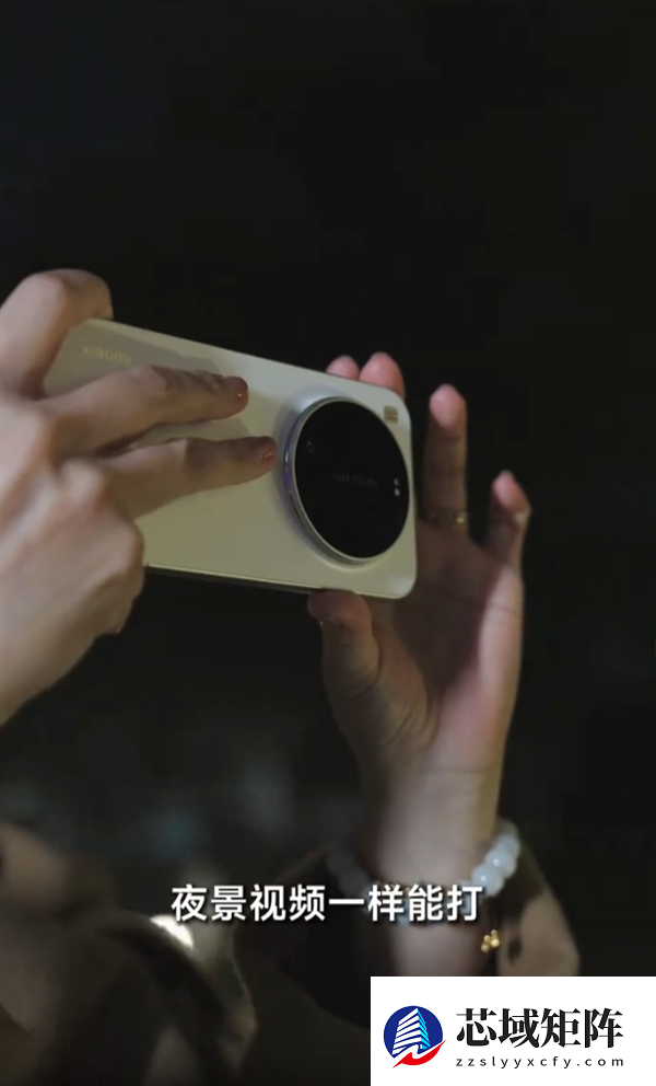 新一代夜神杀到！小米17 Ultra真机全网首秀：大圆Deco、白色机身优雅