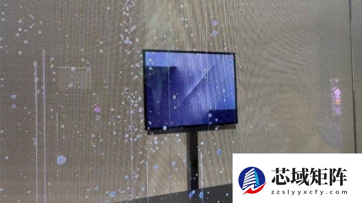 三星首款三折叠亮相 苹果旗舰机价格滑铁卢惨遭疯抢！