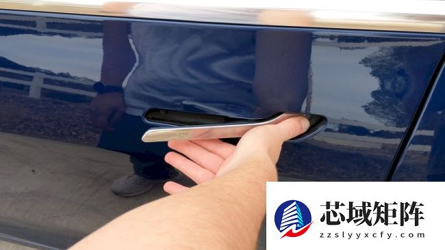 十年前马斯克拍板设计,消息称特斯拉电动车门过去十年导致美国 15 人葬身火海