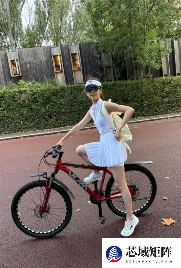 章泽天晒网球新照：坚持运动的第40天 活力满满