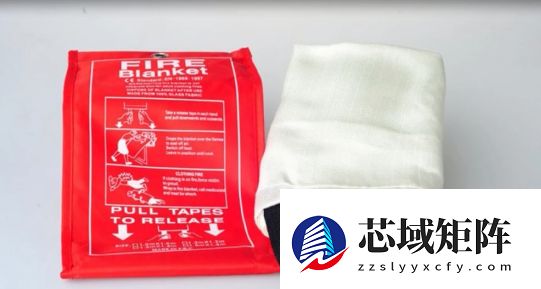 男子徒手摸灭火毯双手被刺钻心疼：主体材质玻璃纤维 需握黑色拉带