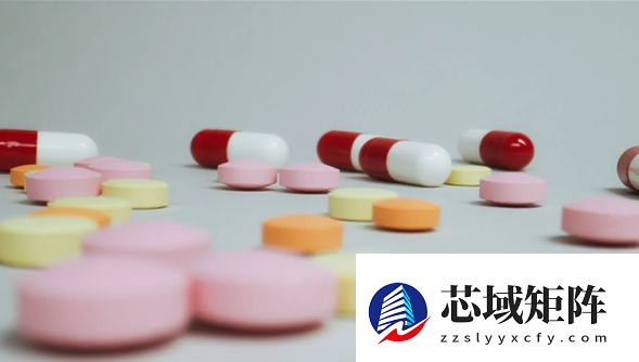 吃胶囊类药物千万别喝热水 医生：容易溶解粘黏 灼伤食管