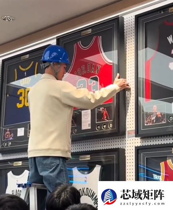 乔丹亲笔签名球衣售价13.8万元 胖东来客服：商品保真 已售出一件