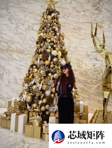 章泽天独自现身迪拜过圣诞:身着阔腿裤 松弛感十足