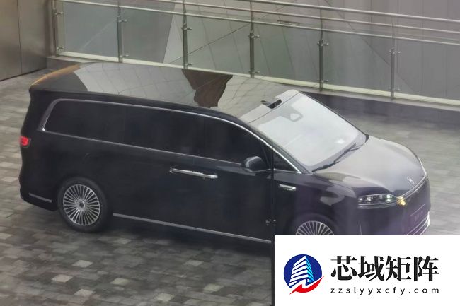 鸿蒙智行首款 MPV 新车，智界 V9 无伪装谍照曝光