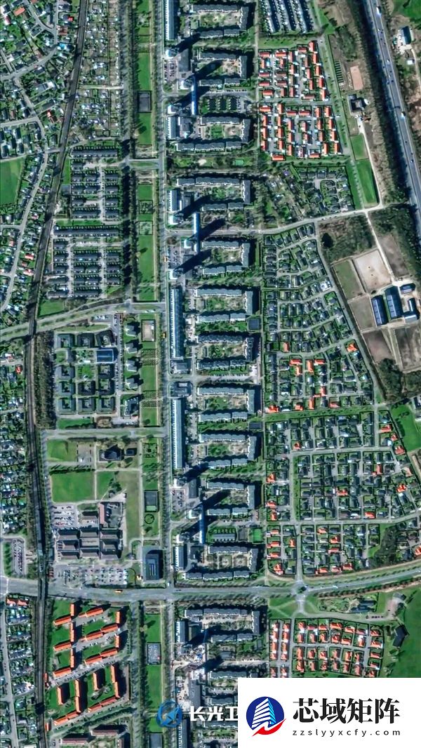 在卫星图上找到了一片圆形小区：好别致