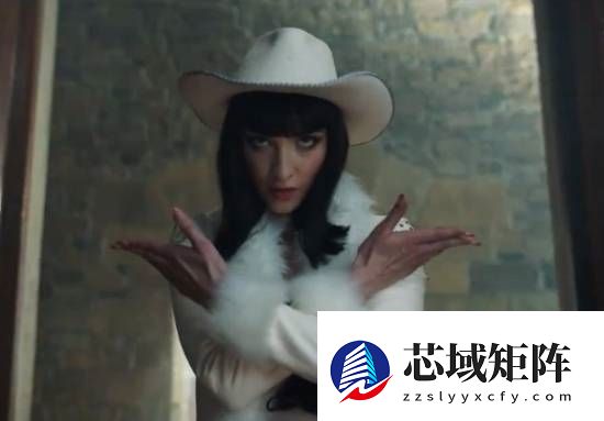 《海贼王》真人剧第二季罗宾新造型公开 时尚感十足