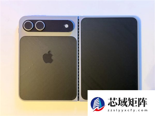 苹果首款折叠屏蓄势待发！iPhone Fold机模出炉