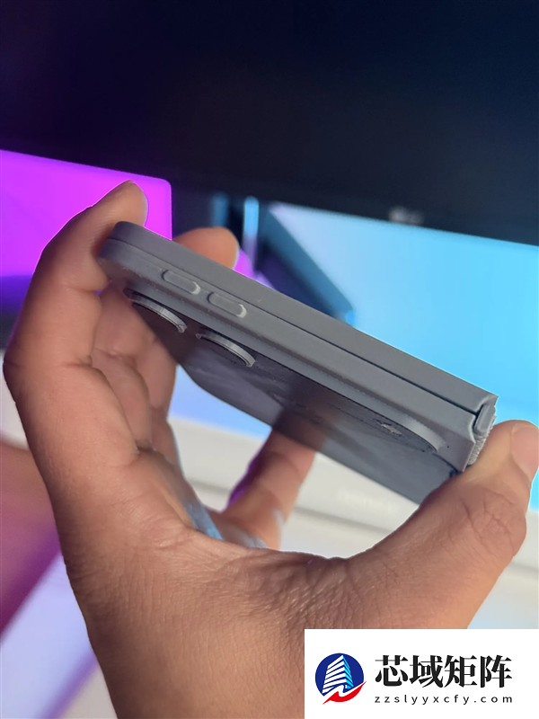 苹果首款折叠屏蓄势待发！iPhone Fold机模出炉