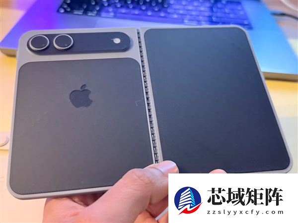 苹果首款折叠屏蓄势待发！iPhone Fold机模出炉