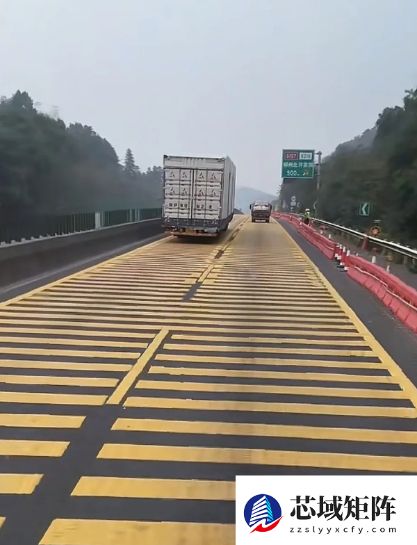 湖南一高速路设置数公里减速带 当地交警：出于施工安全考虑