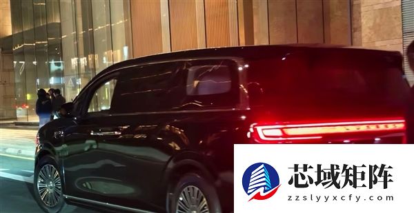 鸿蒙智行首款MPV 智界V9实车首曝：前后灯点亮辨识度超强