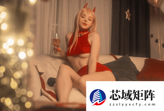 圣诞老人看了都要请假！俄妹节日COS身材超辣