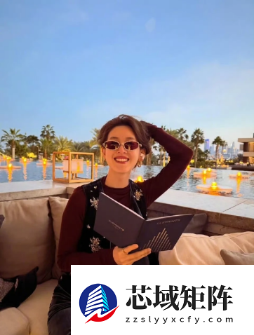 章泽天独自现身迪拜过圣诞：身着阔腿裤 松弛感十足