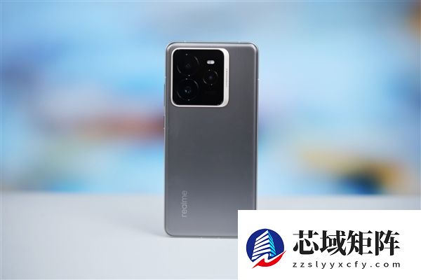 真我手机回应启动大规模裁员：正常人员变动 各家年底都会有