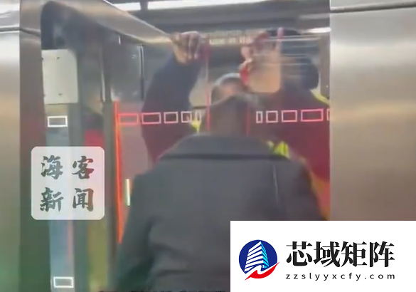 为防止逃票纽约地铁更换新闸机： 一女子直接被夹头