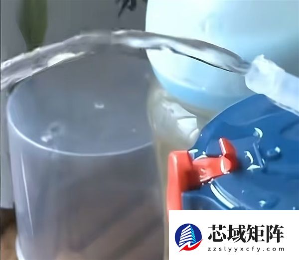 儿童保温杯变“喷壶”：女孩误开瞬间吸管呲水烫伤脸