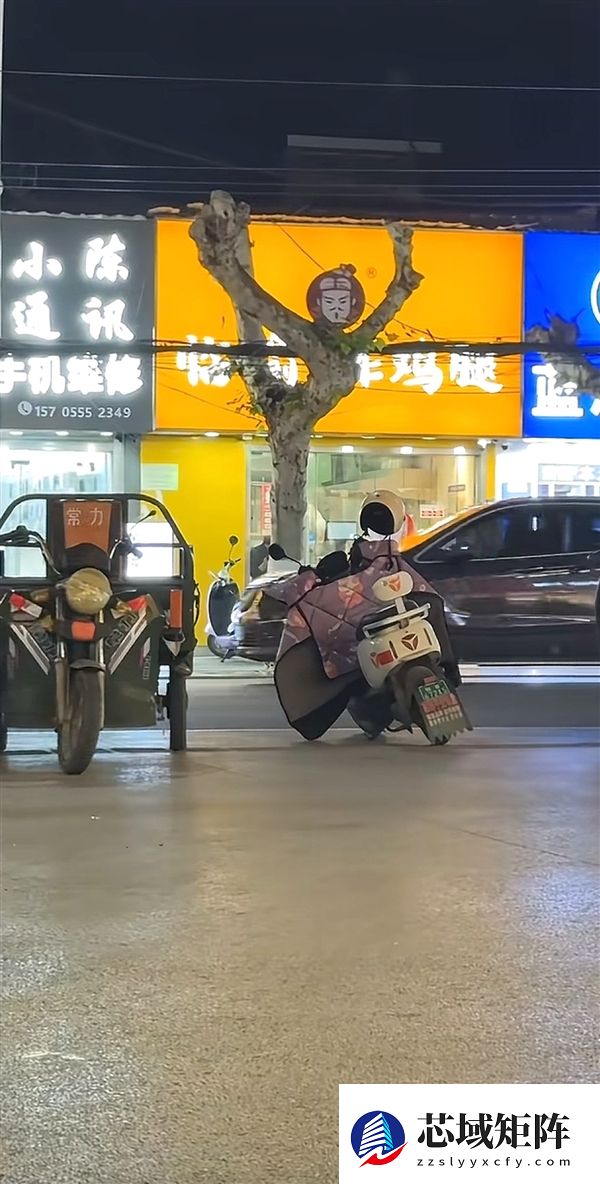 安徽马鞍山和县街头惊现瑜伽树：舞蹈生身姿都没这么妙曼