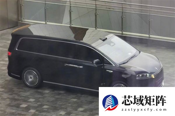 鸿蒙智行首款MPV 智界V9实车首曝：前后灯点亮辨识度超强