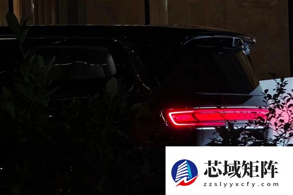 鸿蒙智行首款MPV 智界V9实车首曝：前后灯点亮辨识度超强