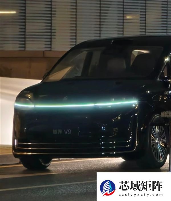 鸿蒙智行首款MPV 智界V9实车首曝：前后灯点亮辨识度超强