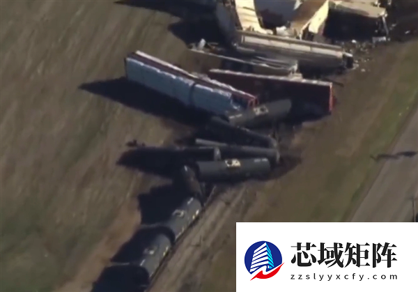 31节车厢跌落 美国再现火车脱轨事件：含毒化学品泄露