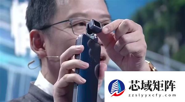 吴晓波展示荣耀ROBOT PHONE：世界上第一款手机机器人！