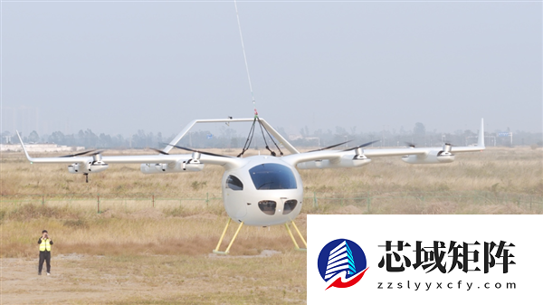 续航200公里 一汽红旗天辇1号飞行汽车原型机完成有保护首飞