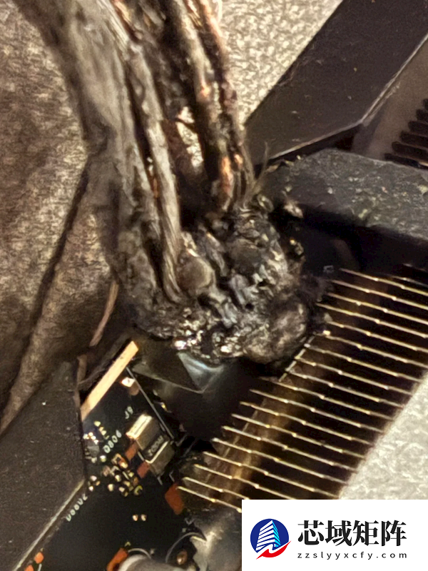 RTX 5090原装电源线起火面目全非！CPU水冷管惨遭波及