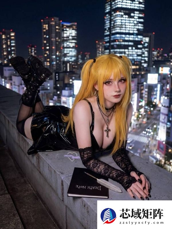 美国小姐姐Cos《电锯人》蕾塞 身材耀眼