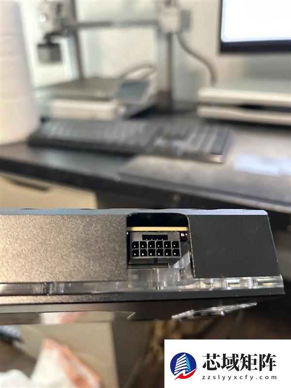 RTX 5090改装上到1350W差点烧毁！华擎温度传感器成功救命