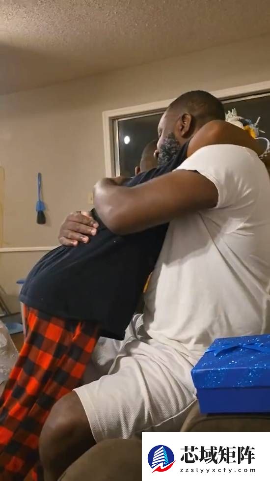 男孩期待PS5一年却只收到手柄 得知真相后看哭全网