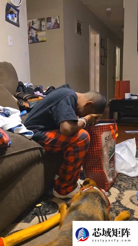 男孩期待PS5一年却只收到手柄 得知真相后看哭全网