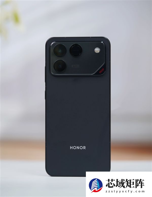 10000mAh巨无霸电池仅2599元起！荣耀WIN RT图赏