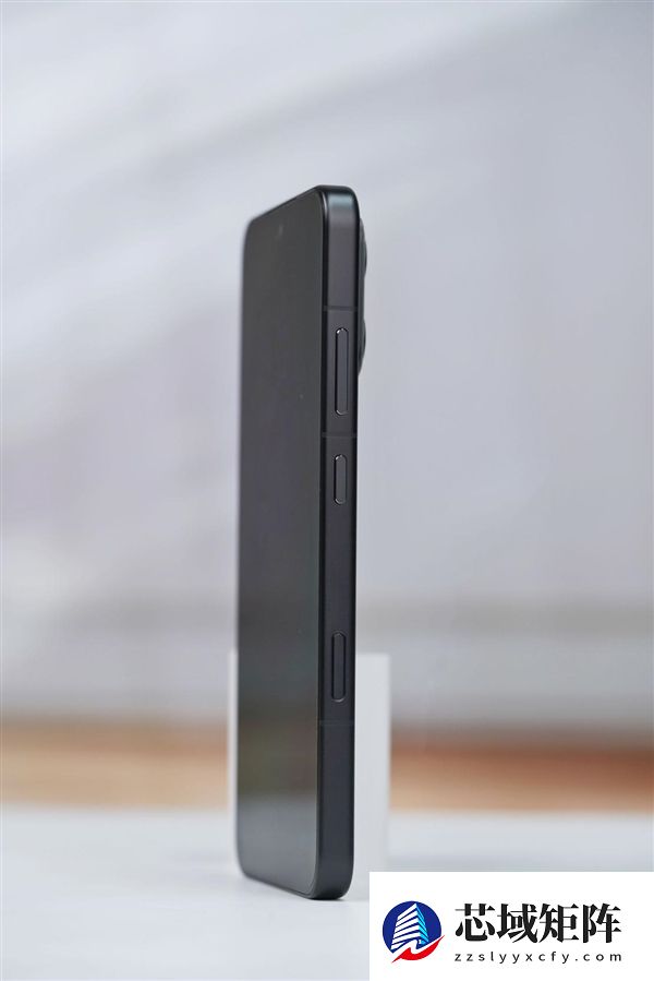 10000mAh巨无霸电池仅2599元起！荣耀WIN RT图赏