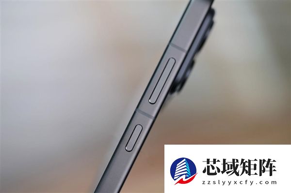 10000mAh巨无霸电池仅2599元起！荣耀WIN RT图赏