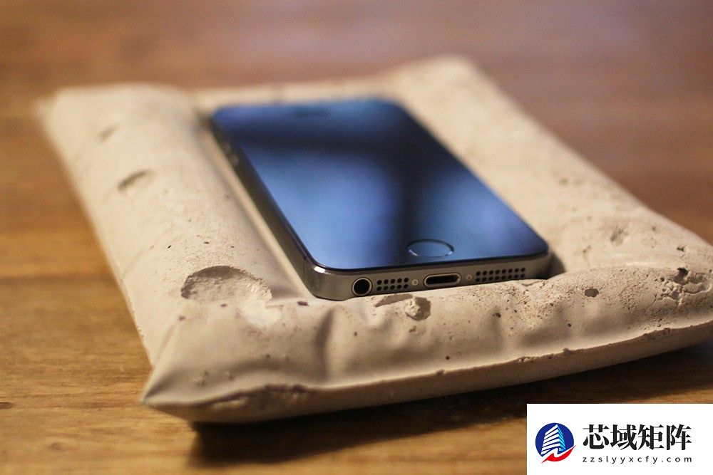 苹果提醒：充电时勿将iPhone置于枕头或毯子下
