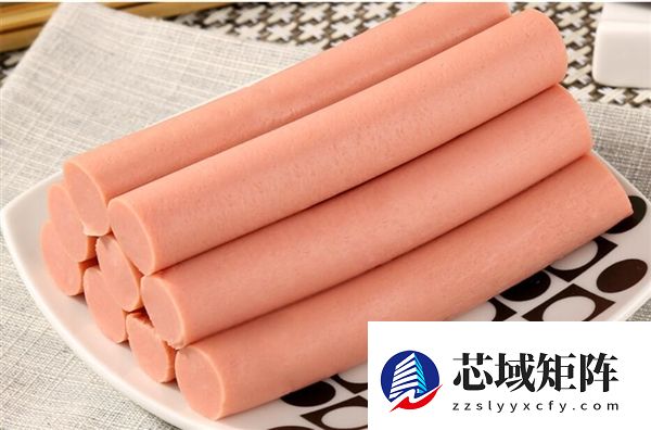 别再用牙咬了！网友终于学会了火腿肠的正确打开方式