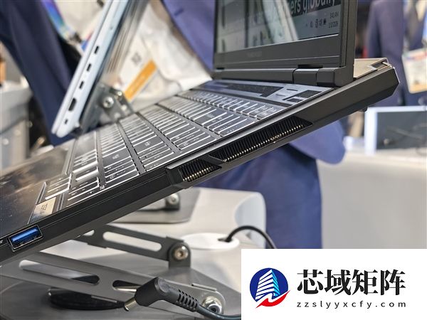 雷神ZERO Air轻薄游戏本实机首秀：仅1.58kg 160W双满血性能释放